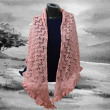 Châle Olivia, tricoté à la main avec une fibre de mélange de laine mérinos extra fine, de soie et de chachemire vue 1