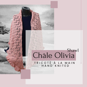 Châle Olivia, tricoté à la main avec une fibre de mélange de laine mérinos extra fine, de soie et de chachemire